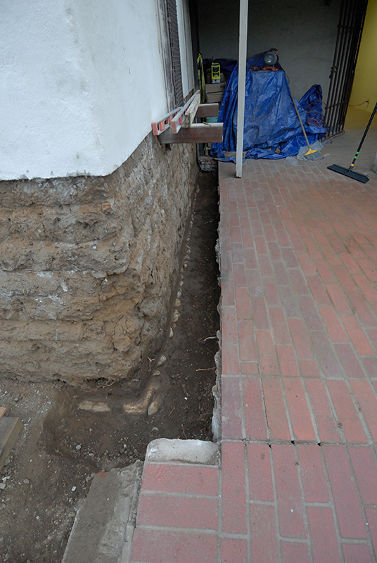 Image of Adobe blocks laid on a single course of small stones form the walls of the Michael White Adobe. Photo by Raymond Kwan, 2016.